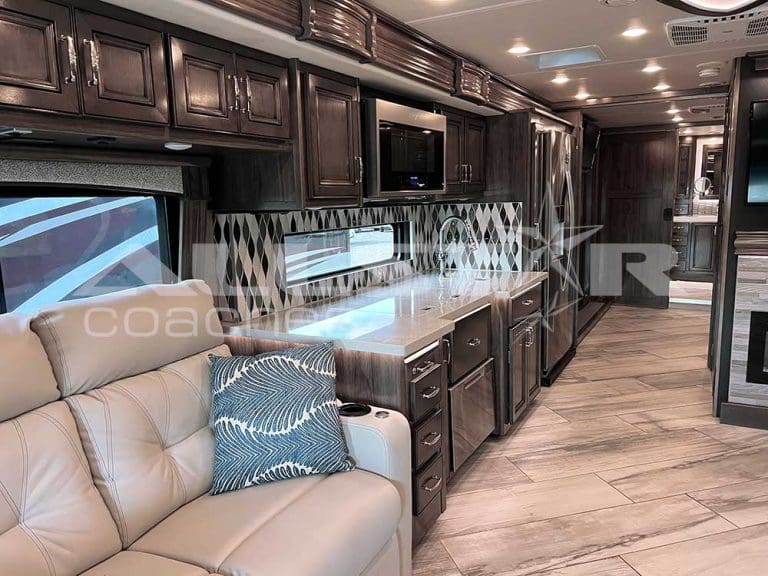 RV Rental: 40' Fleetwood Discovery - interior - common area 3