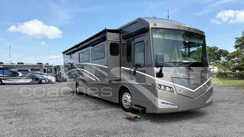 RV Rental: 41' Winnebago Forza - Exterior 2