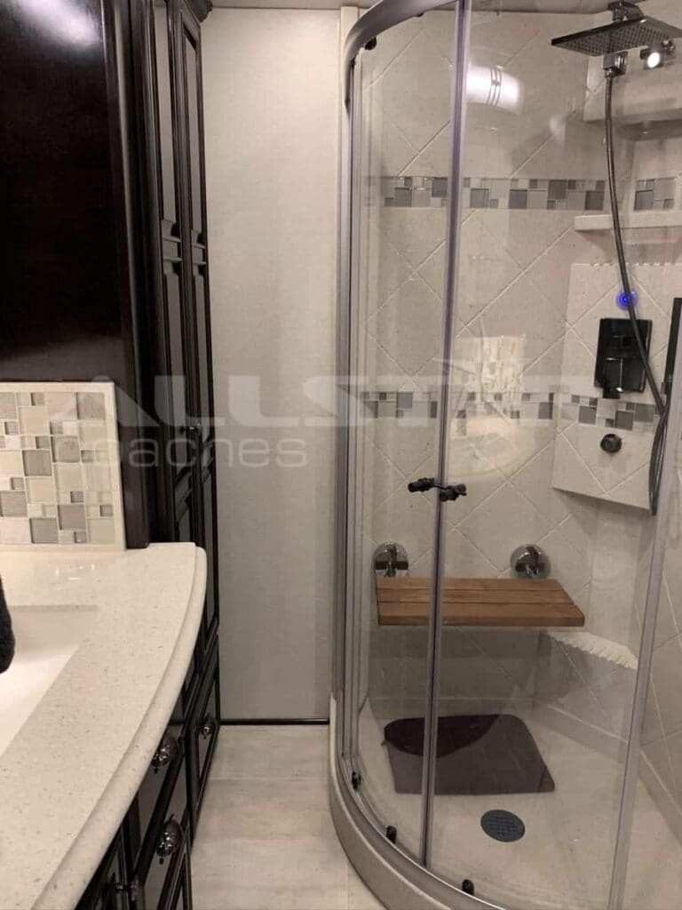 RV Rental: Newmar Dutch Star - Interior Shower