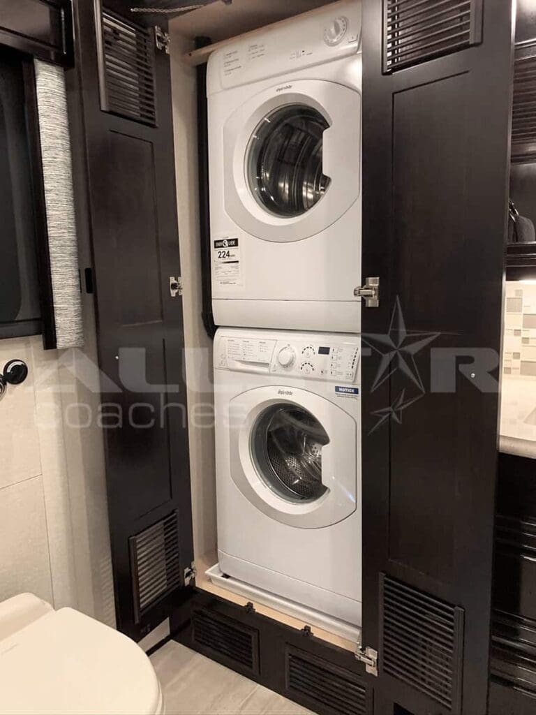 RV Rental: Newmar Dutch Star - Laundry