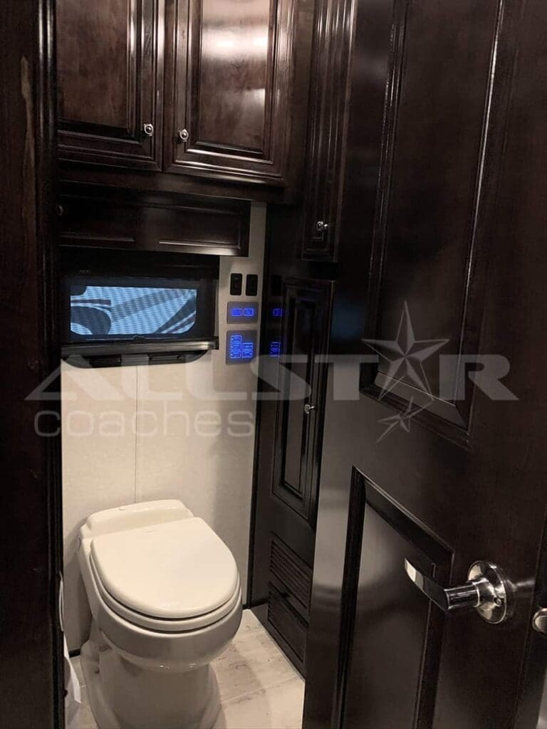RV Rental: Newmar Dutch Star Bathroom 2