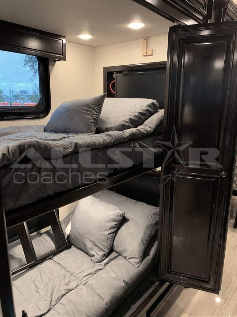 RV Rental: Newmar Dutch Star - Bunk beds