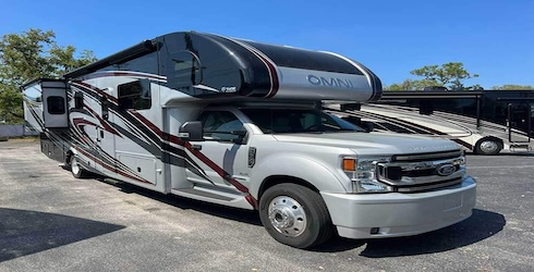 RV Rental: 37' Omni Exterior front view with enteryway