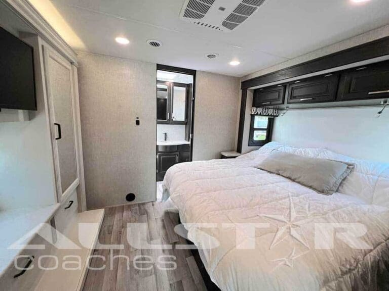 37′ Precept by Jayco