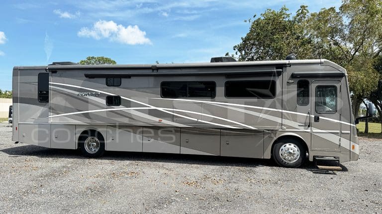 RV Rental: 41' Winnebago Forza - exterior 1