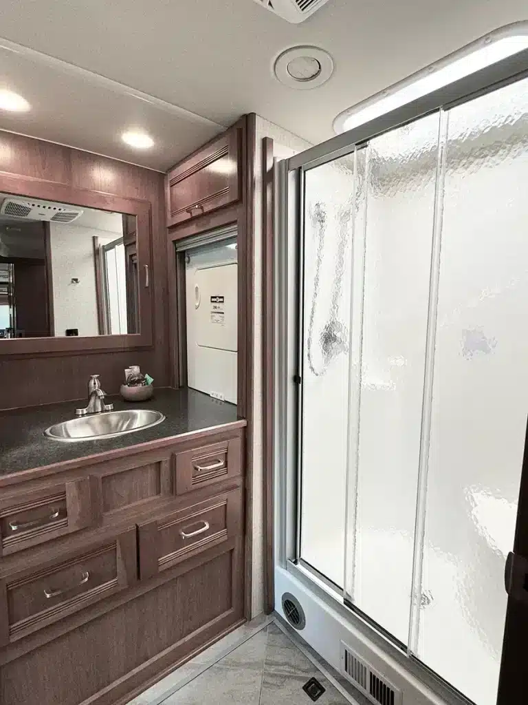 RV Rental: 41' Winnebago Forza - Interior Bathroom 1