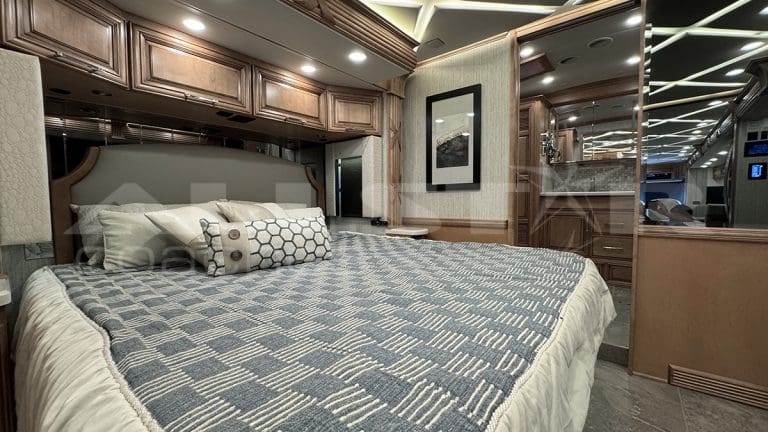 RV Rental: 41' Mountain Aire by Newmar, interior 3