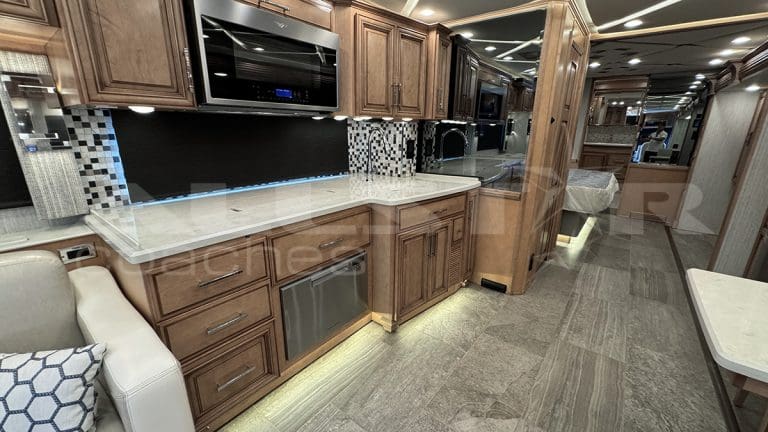 RV Rental: 41' Mountain Aire by Newmar, interior common area 2