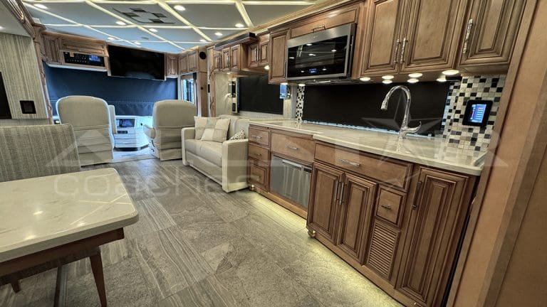 RV Rental: 41' Mountain Aire by Newmar, interior 10, common area