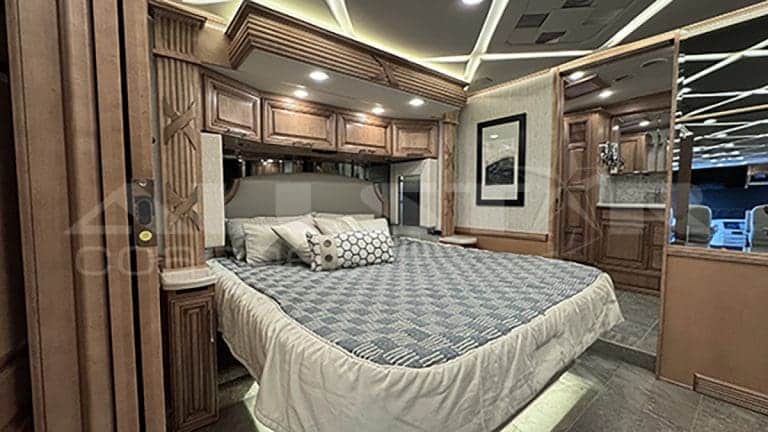 RV Rental: 41' Mountain Aire by Newmar, interior 9 bedroom