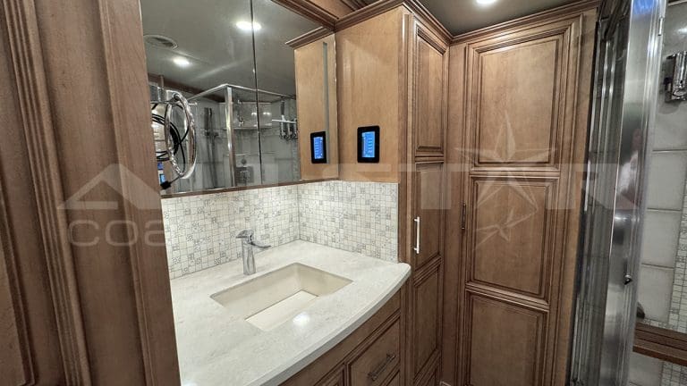 RV Rental: 41' Mountain Aire by Newmar, interior 8 bathroom