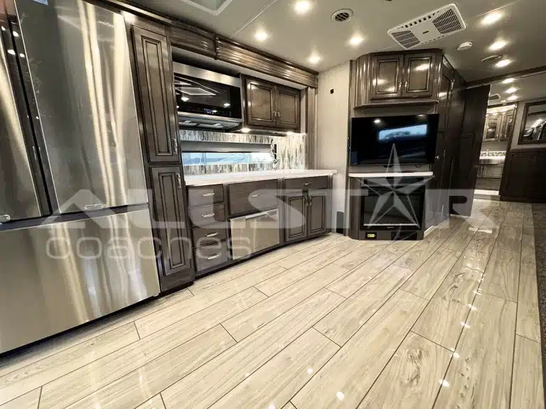 RV Rental: 40' Endeavor by Holiday Rambler - interior common area 2