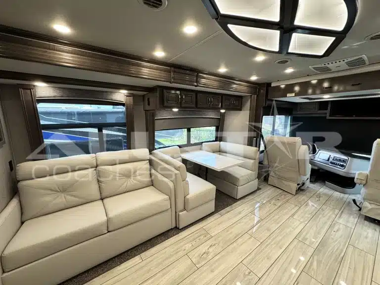 RV Rental: 40' Endeavor by Holiday Rambler - interior - common area 5
