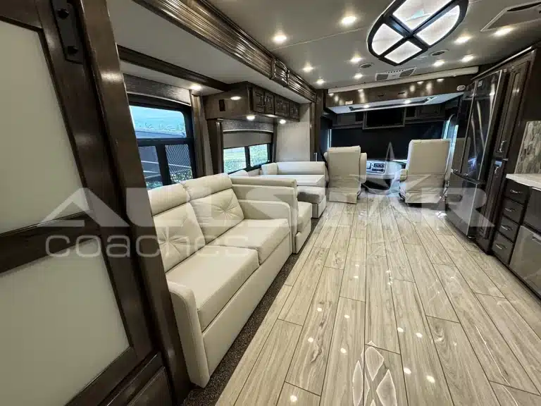 RV Rental: 40' Endeavor by Holiday Rambler - interior - common area - 4